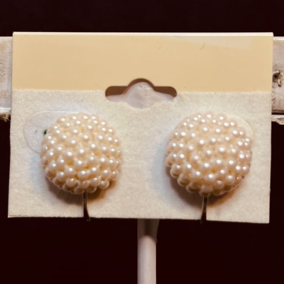 Vintage Twisted 6 Strand Faux Pearl Necklace And Clip On Earrings Set (3833) - Picture 8 of 10